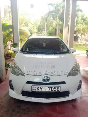 Toyota Aqua S Limited 2012 Car (Used)