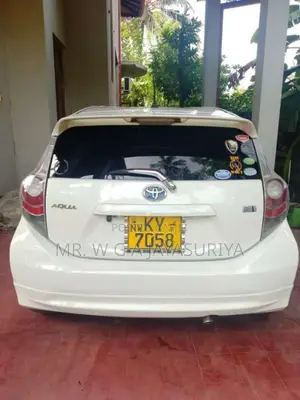 Toyota Aqua S Limited 2012 Car (Used)