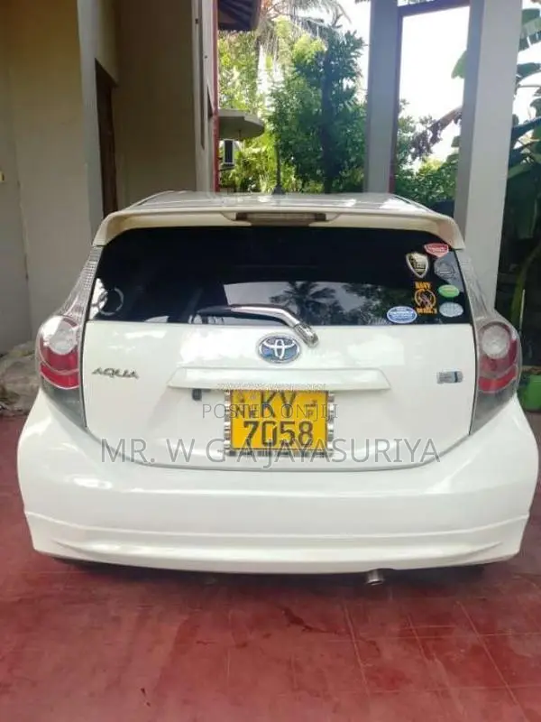 Toyota Aqua S Limited 2012 Car (Used)