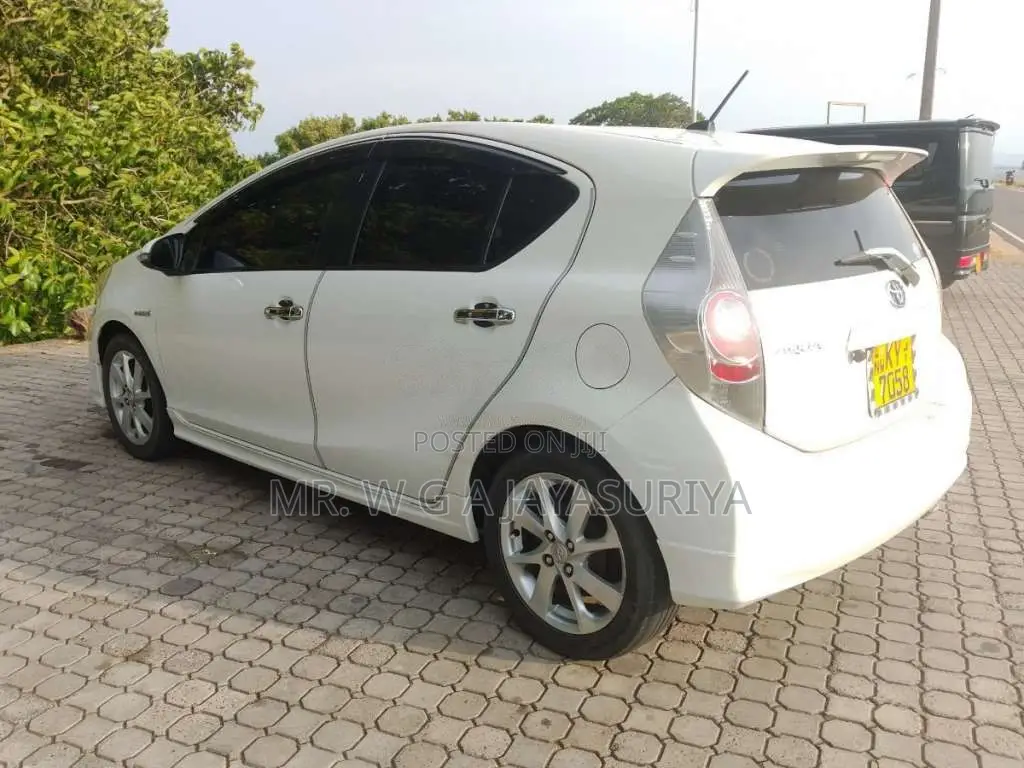 Toyota Aqua S Limited 2012 Car (Used)