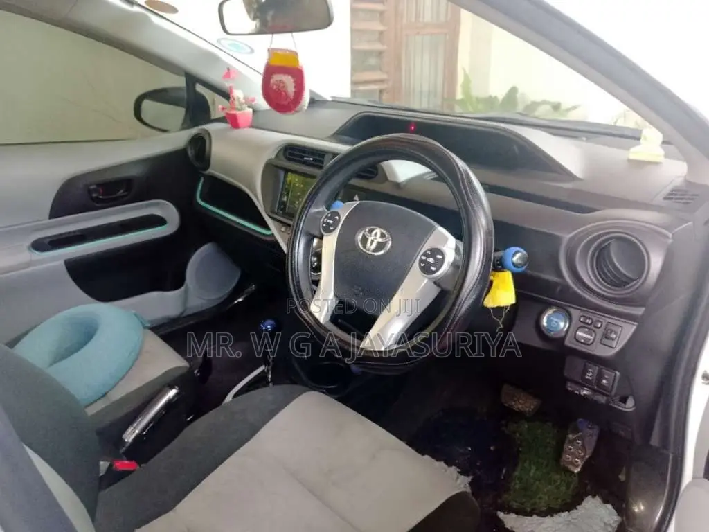 Toyota Aqua S Limited 2012 Car (Used)