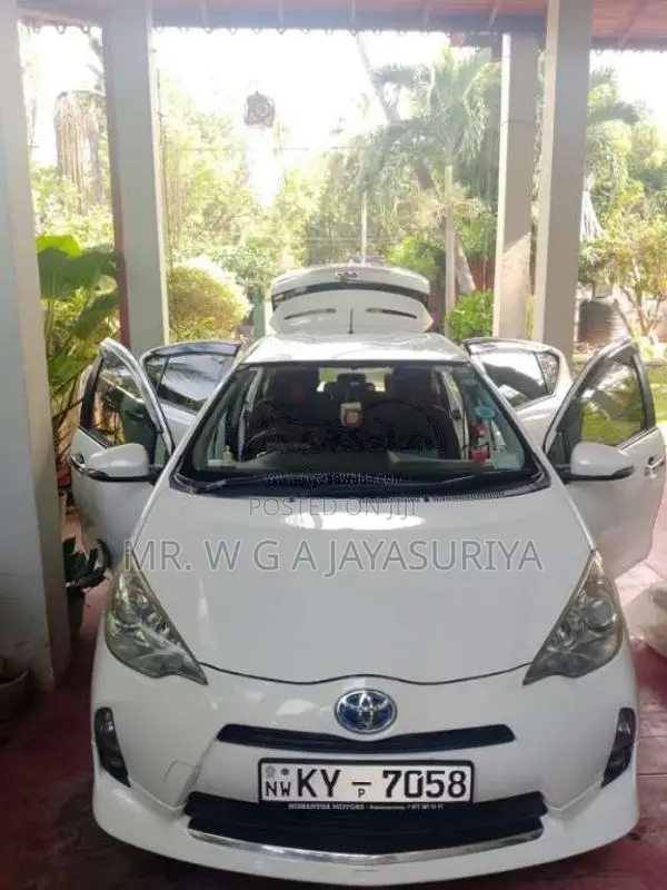 Toyota Aqua S Limited 2012 Car (Used)