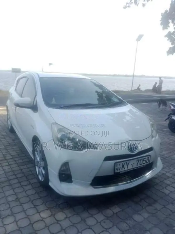 Toyota Aqua S Limited 2012 Car (Used)