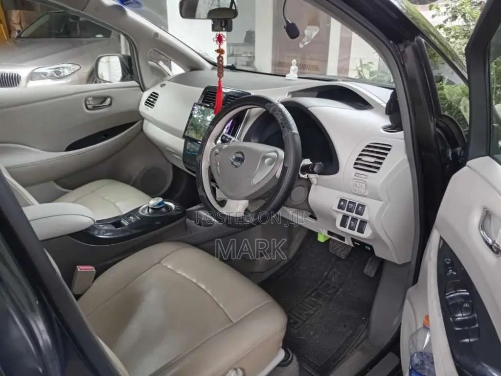 Nissan Leaf 2012 Car (Used)