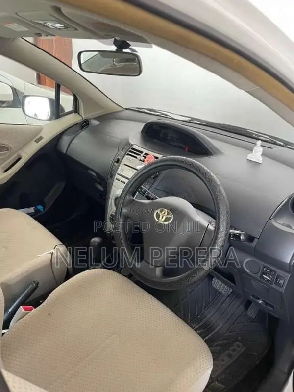 Toyota Vitz 2007 Car (Used)