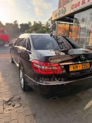 Mercedes-Benz E200 W212 2010 Car (Used)