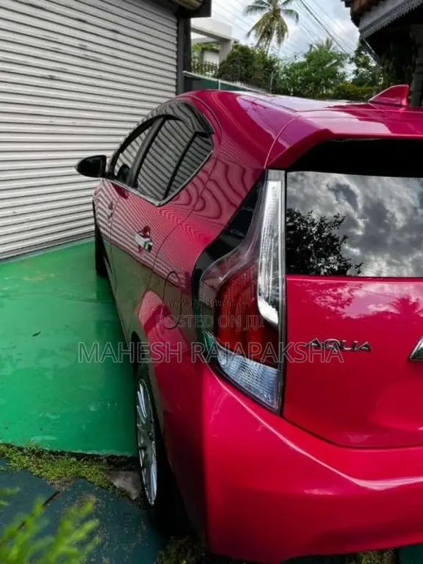Toyota Aqua 2018 Car (Used)