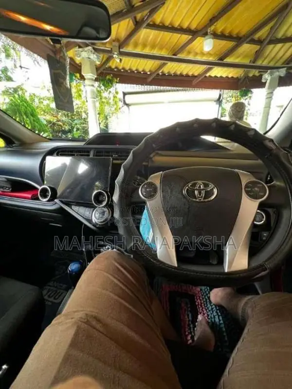 Toyota Aqua 2018 Car (Used)