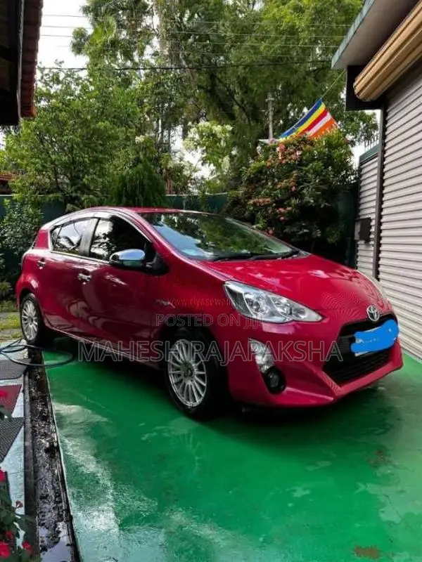 Toyota Aqua 2018 Car (Used)