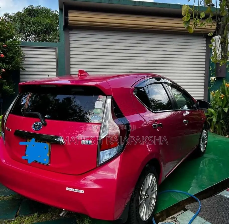Toyota Aqua 2018 Car (Used)