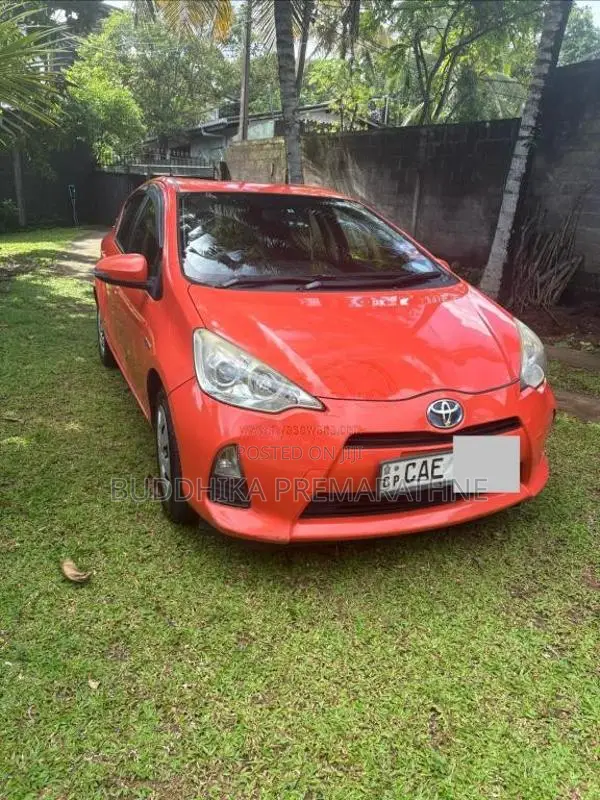 Toyota Aqua 2014 Car (Used)
