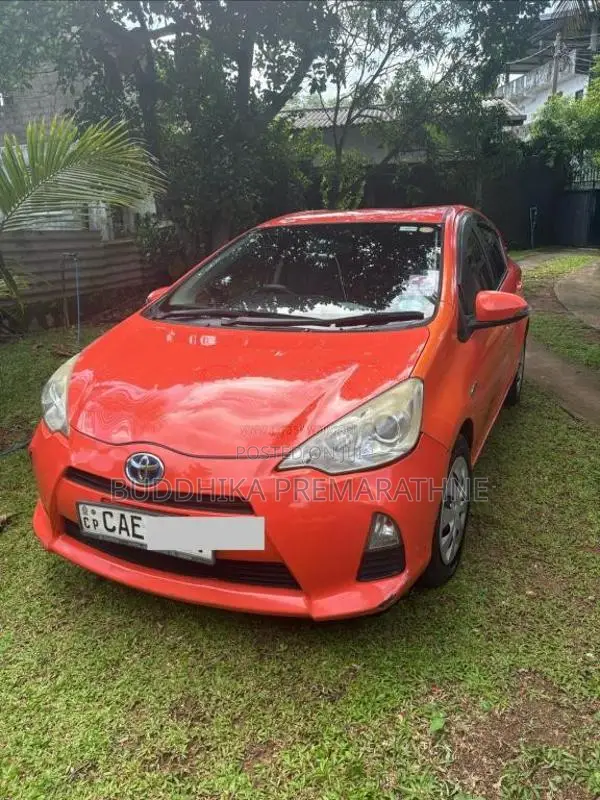 Toyota Aqua 2014 Car (Used)