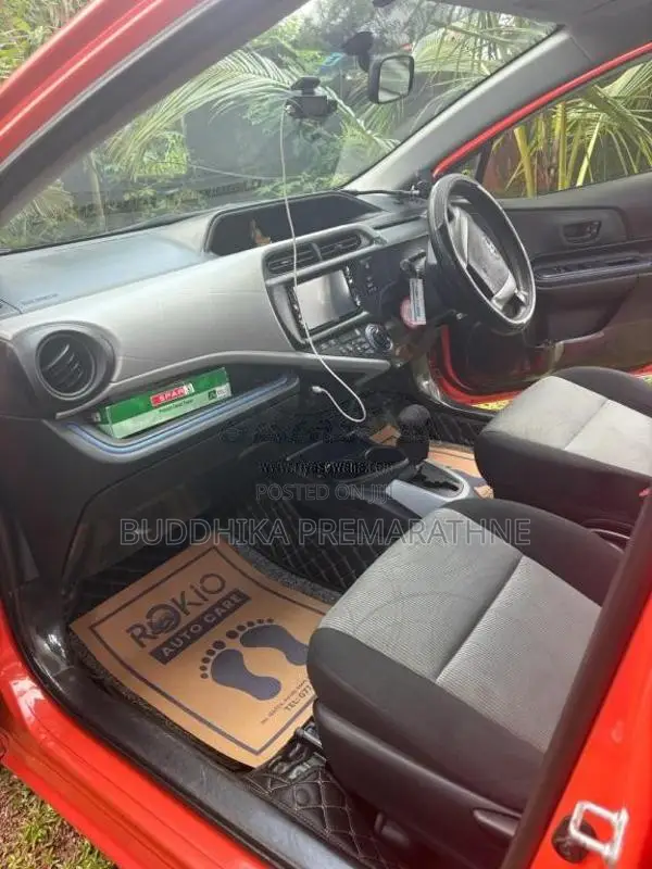 Toyota Aqua 2014 Car (Used)