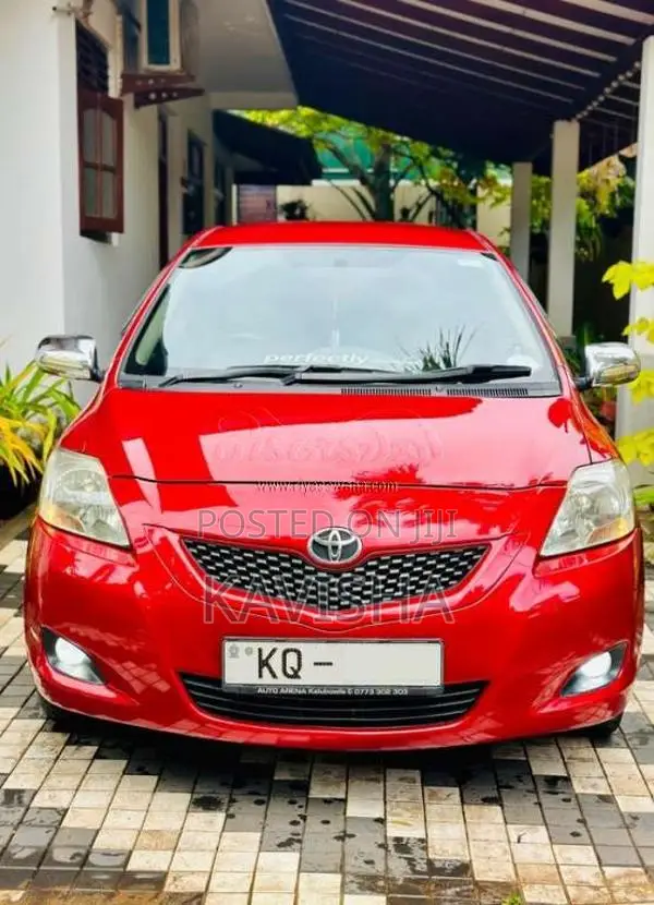 Toyota Yaris 2011 Car (Used)
