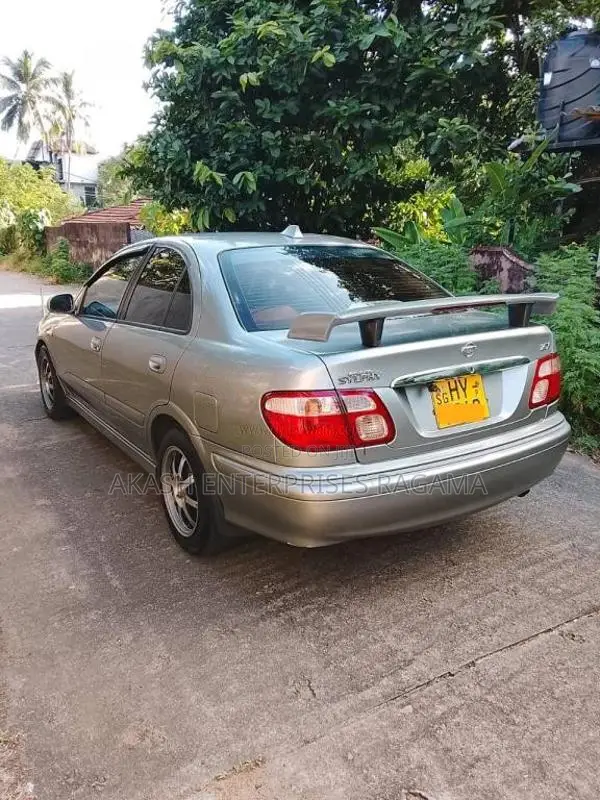 Nissan N16 2000 Car (Used)