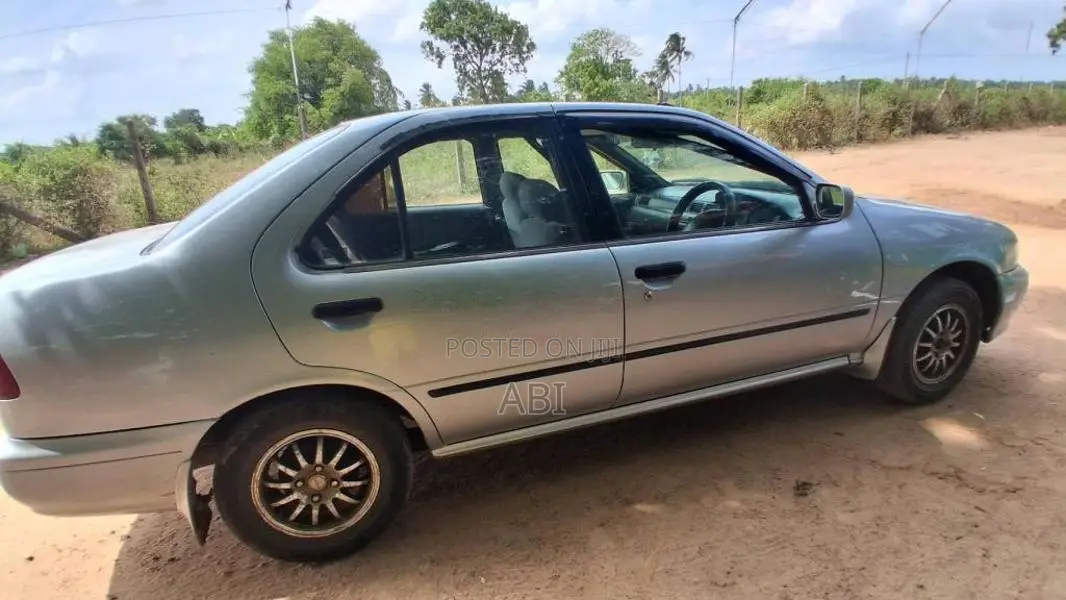 Nissan Sunny 2010 Car (Used)