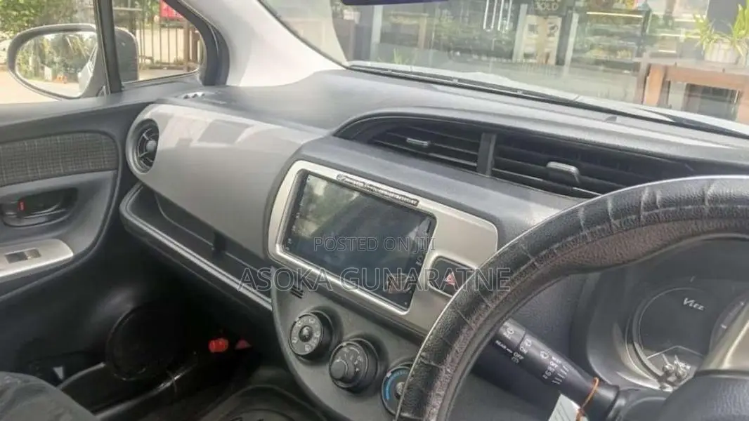 Toyota Vitz 2016 Car (Used)