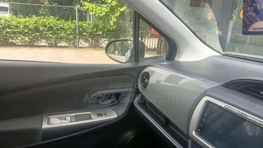 Toyota Vitz 2016 Car (Used)