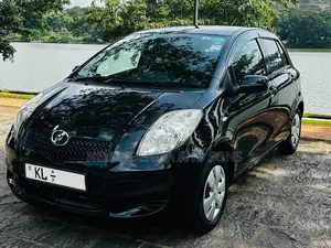 Toyota Vitz 2007 Car (Used)