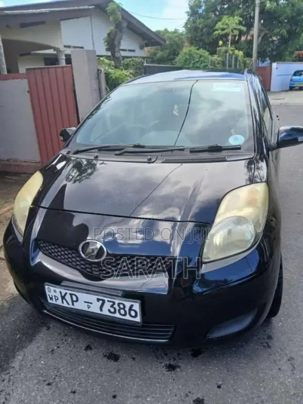 Toyota Vitz 2010 Car (Used)