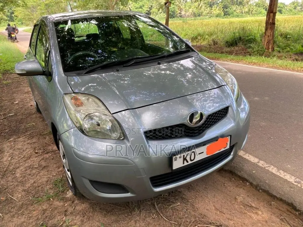 Toyota Vitz 2008 Car (Used)