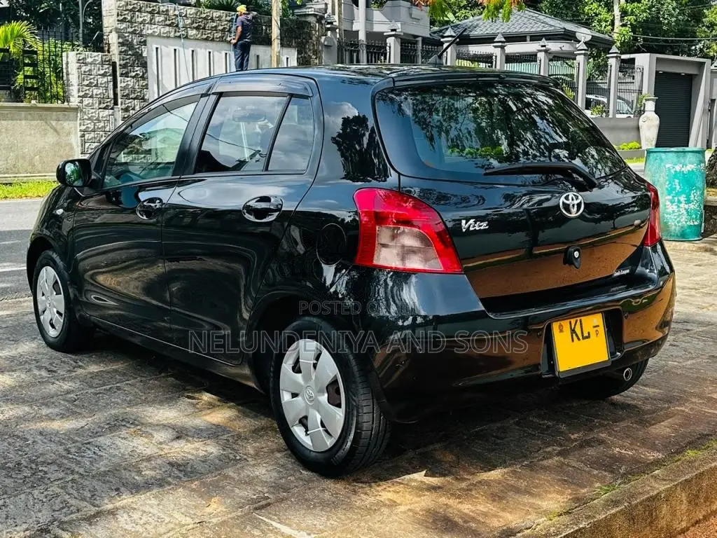 Toyota Vitz 2007 Car (Used)