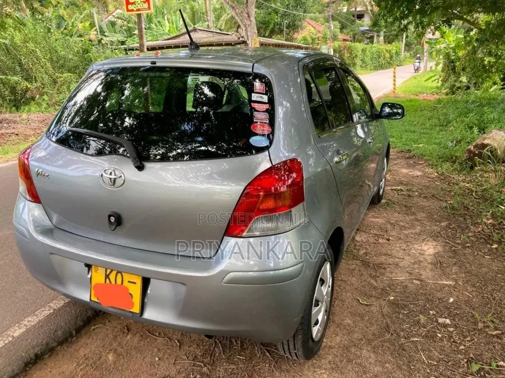 Toyota Vitz 2008 Car (Used)