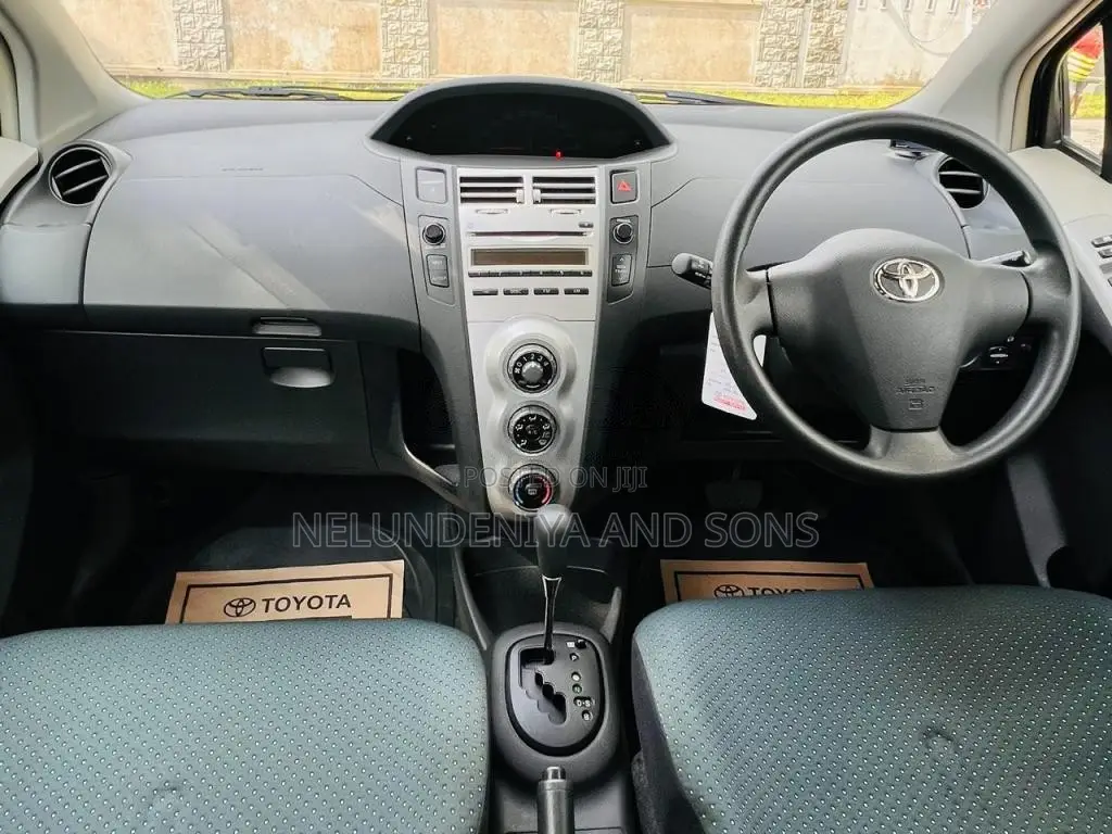 Toyota Vitz 2007 Car (Used)