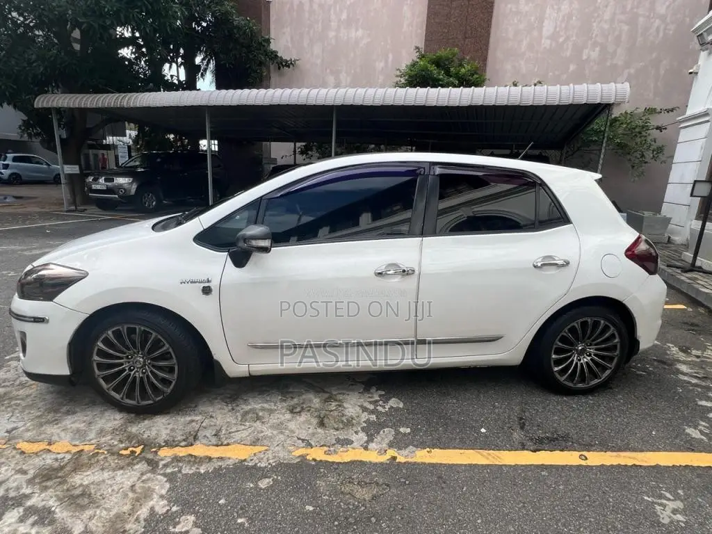 Toyota Auris 2011 Car (Used)