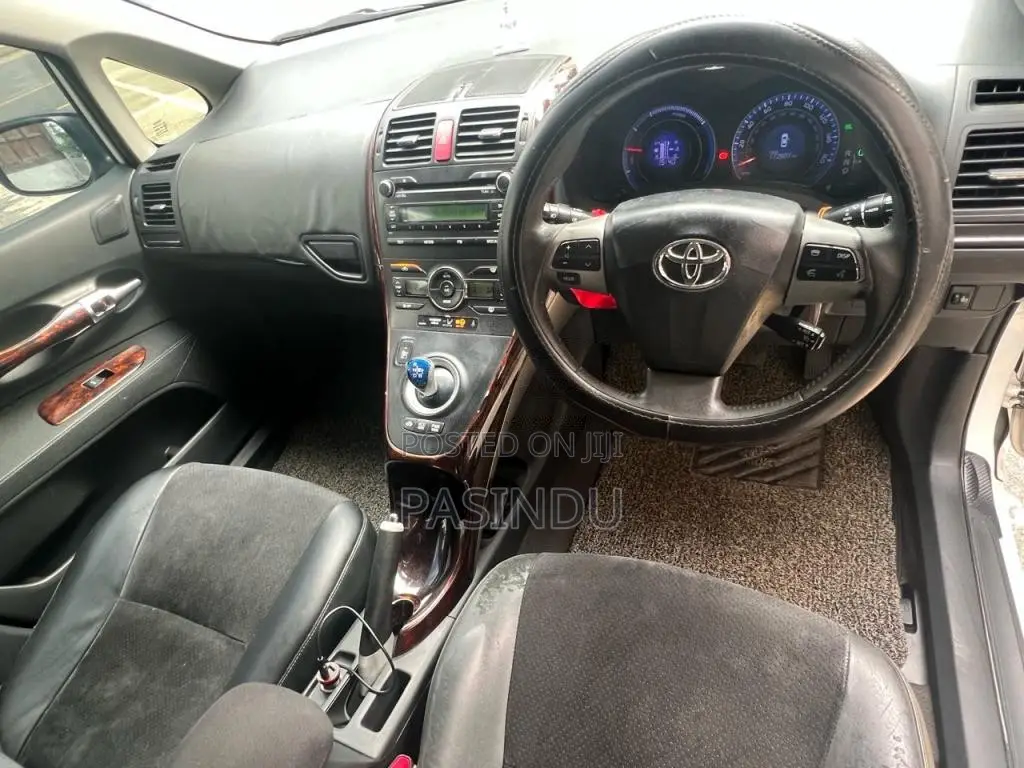 Toyota Auris 2011 Car (Used)