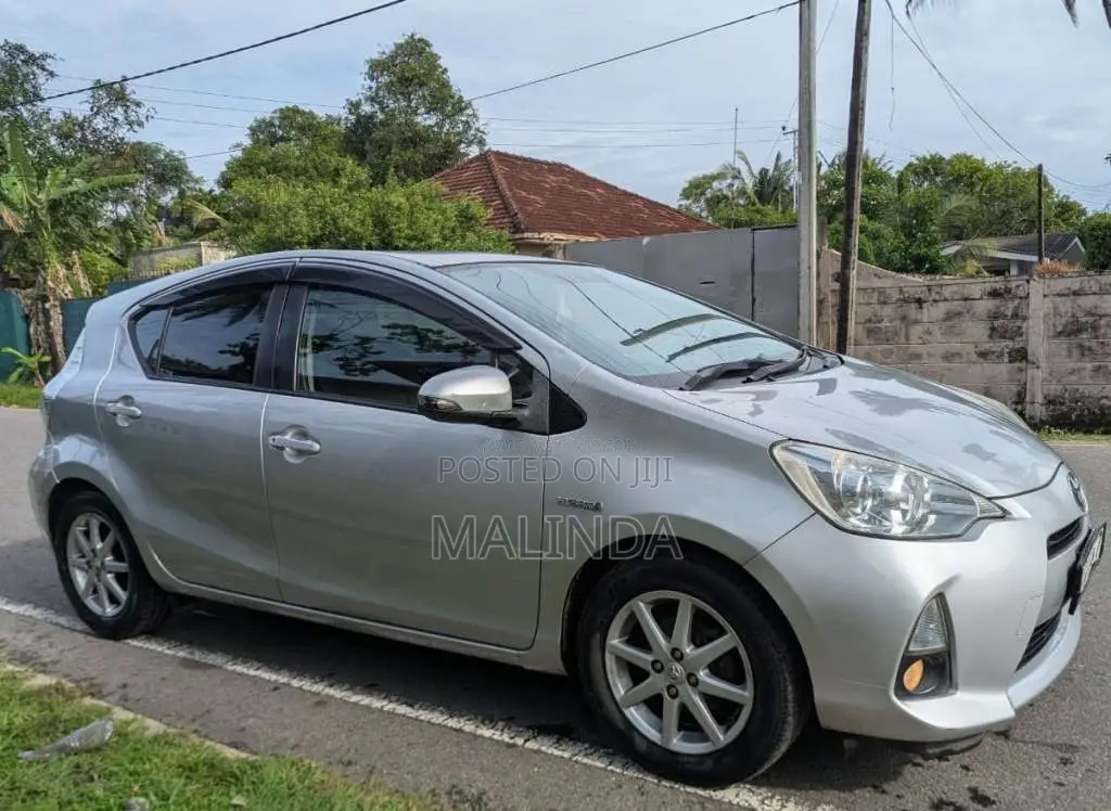 Toyota Aqua G Grade 2012 Car (Used)