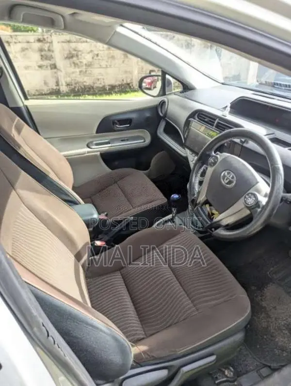 Toyota Aqua G Grade 2012 Car (Used)