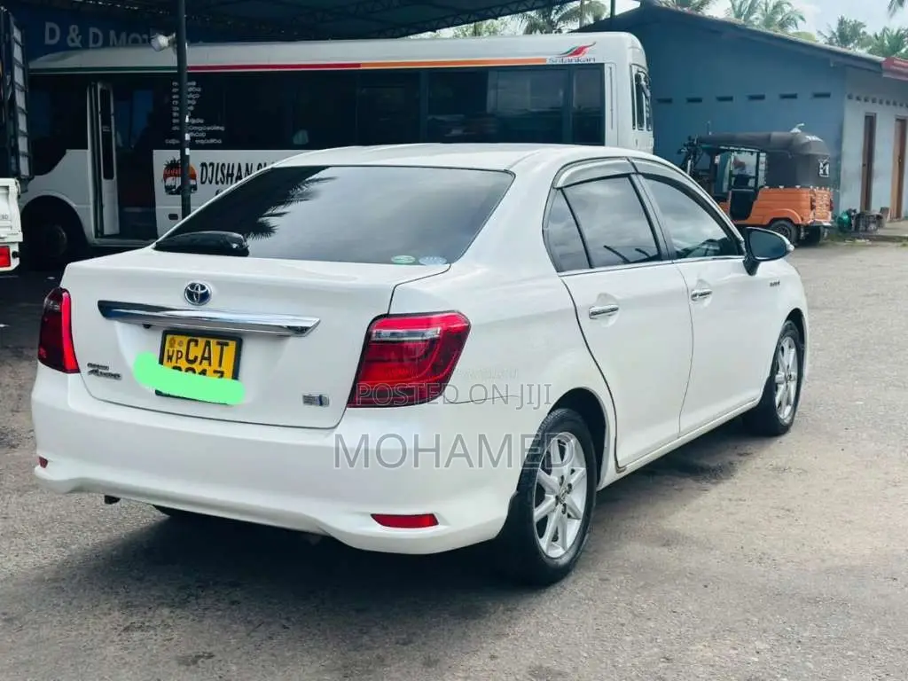 Toyota Axio 2016 Car (Used)