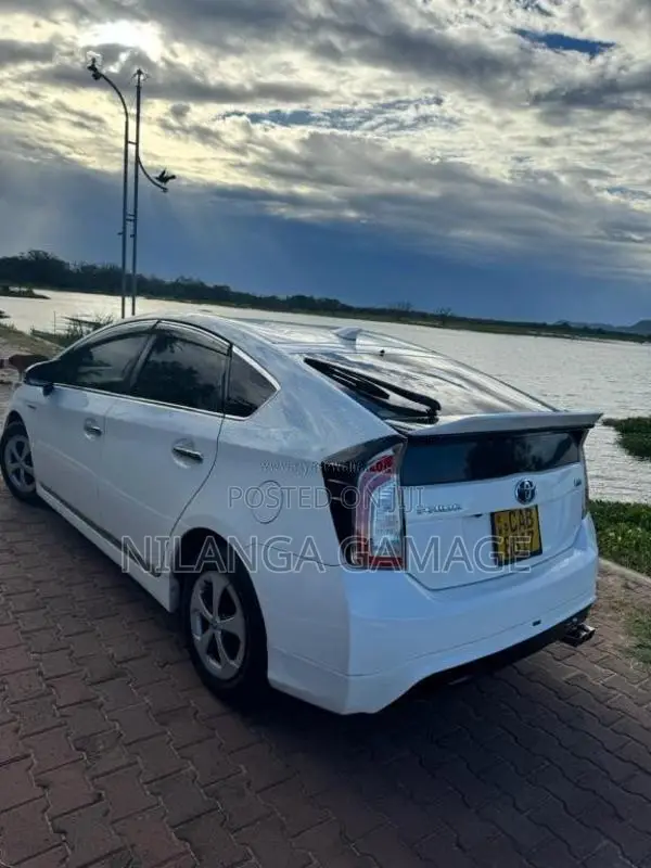 Toyota Prius 2014 Car (Used)
