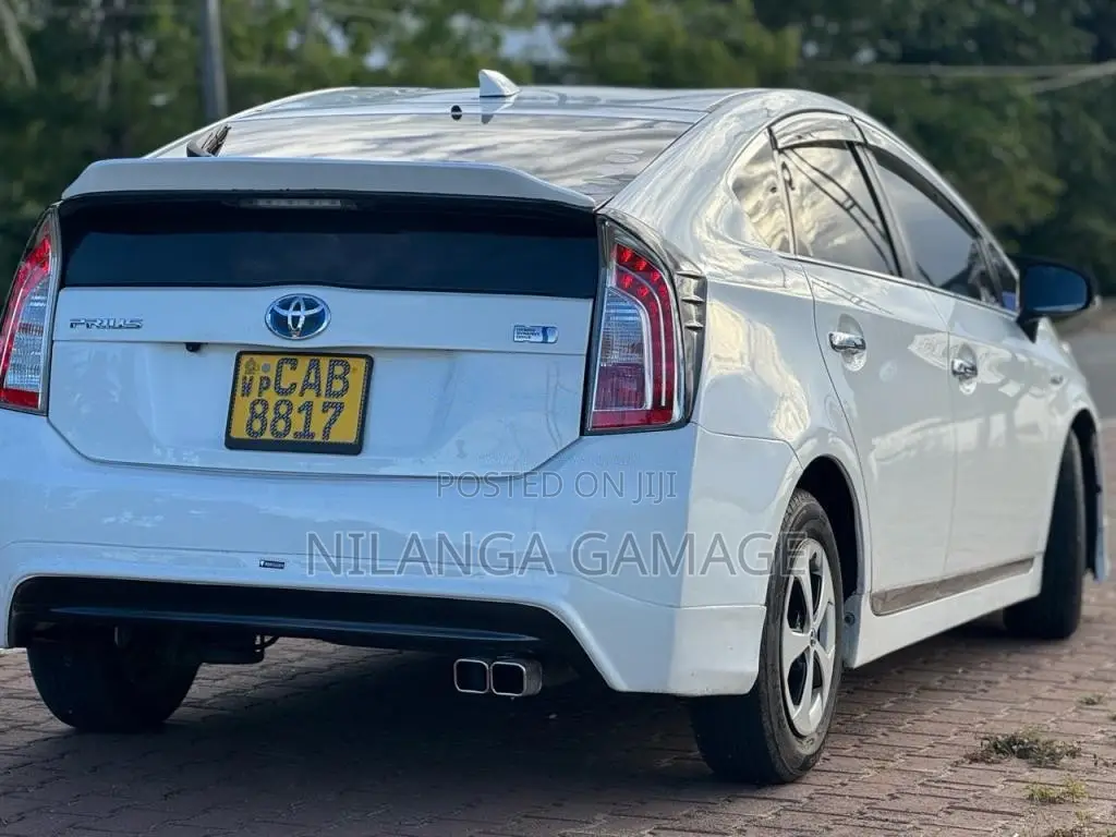 Toyota Prius 2014 Car (Used)