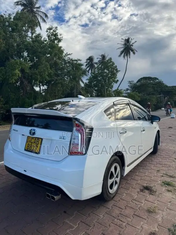 Toyota Prius 2014 Car (Used)