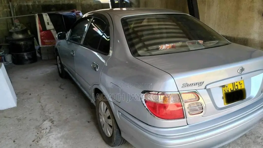 Nissan N16 2001 Car (Used)