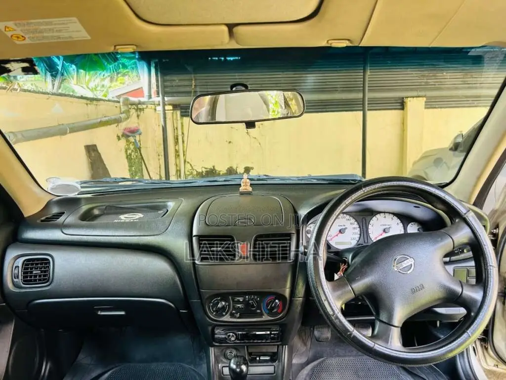 Nissan N17 2006 Car (Used)