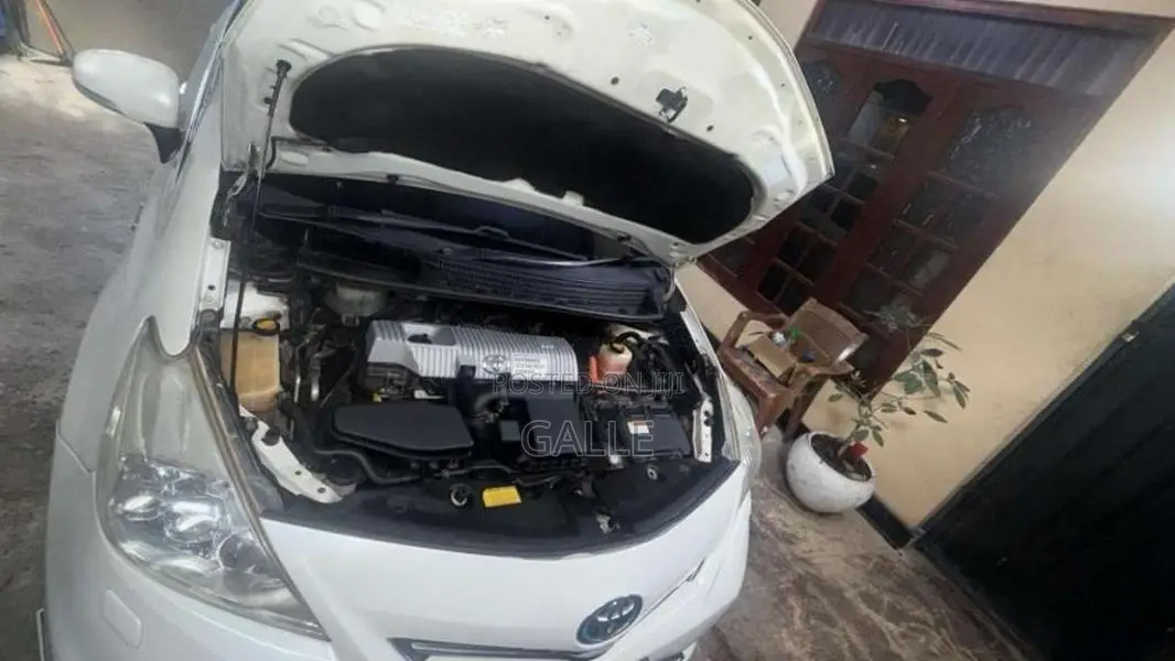 Toyota Prius 2012 Car (Used)