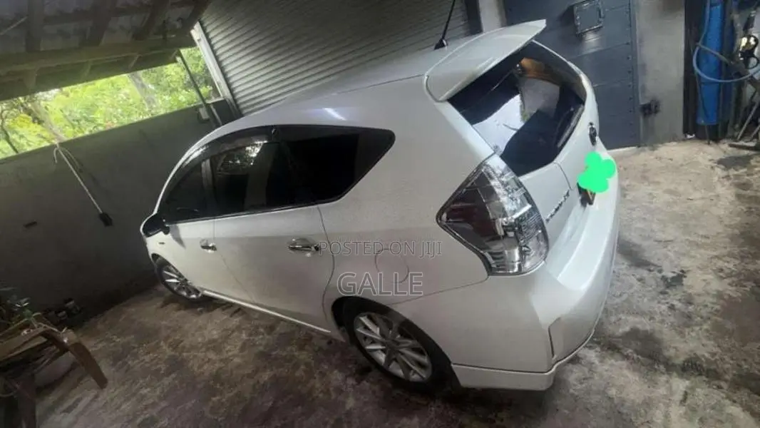 Toyota Prius 2012 Car (Used)