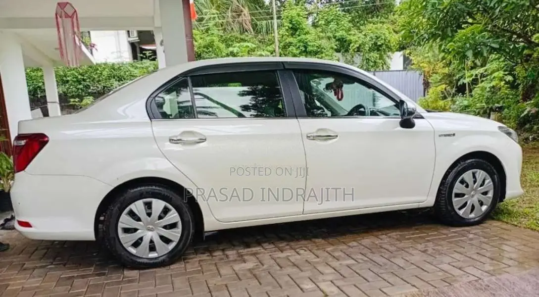 Toyota Axio G Grade 2015 Car (Used)