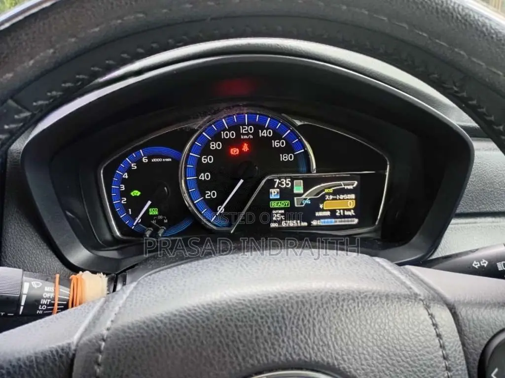 Toyota Axio G Grade 2015 Car (Used)
