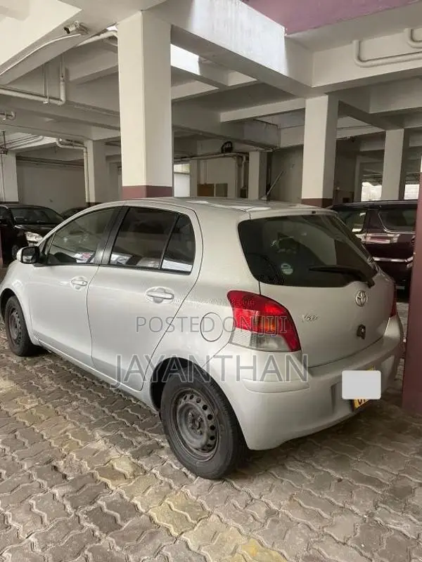 Toyota Vitz 2010 Car (Used)