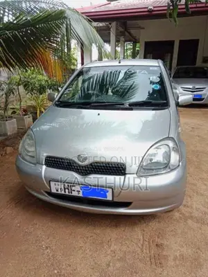 Toyota Vitz 2000 Car (Used)