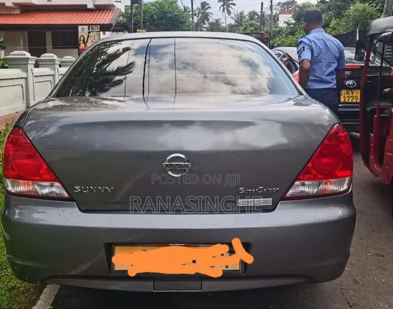 Nissan N17 2011 Car (Used)