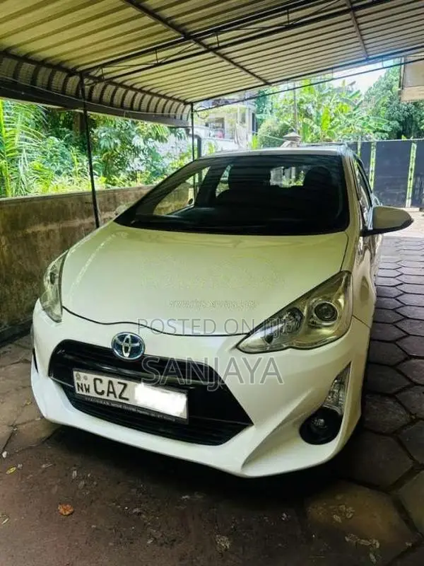 Toyota Aqua Urban G Grade 2015 Car (Used)