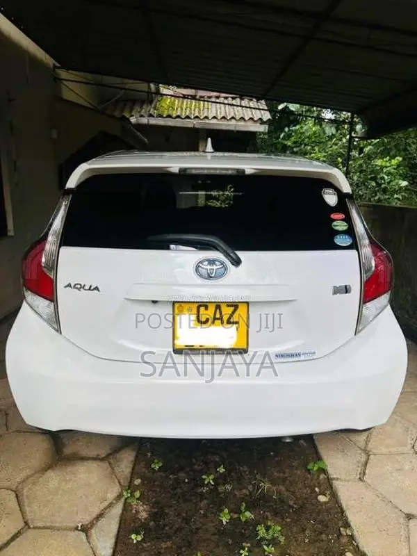 Toyota Aqua Urban G Grade 2015 Car (Used)
