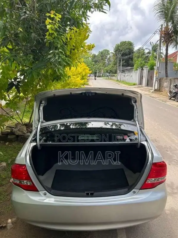 Toyota Axio 2010 Car (Used)