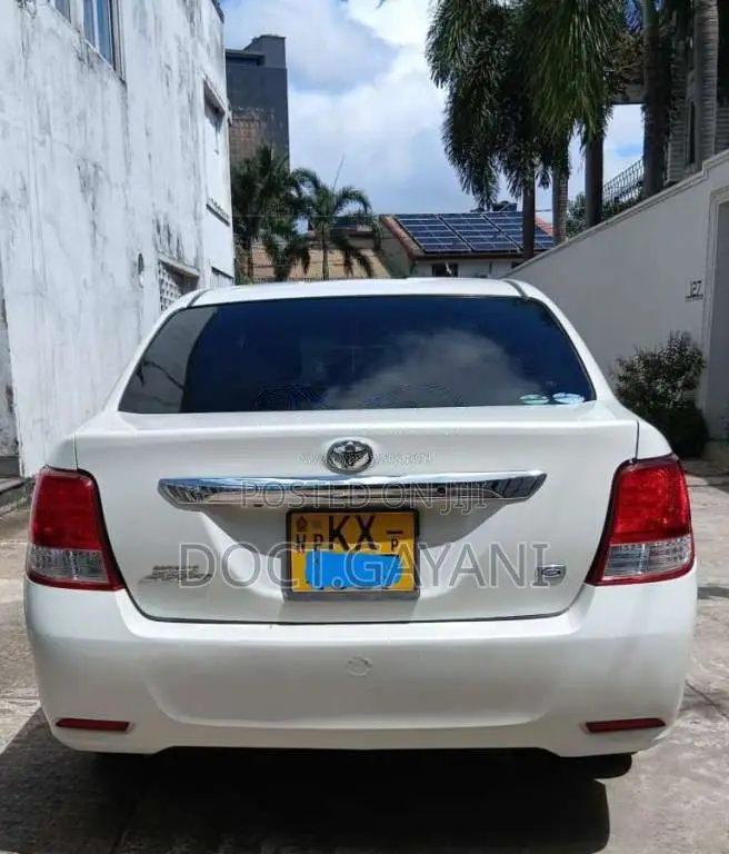 Toyota Axio 2013 Car (Used)