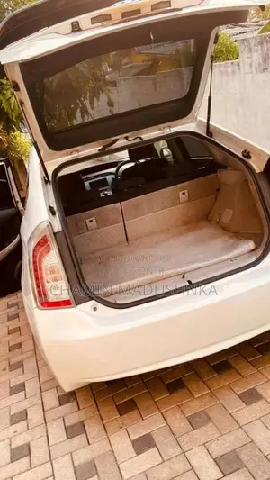 Toyota Prius 2012 Car (Used)